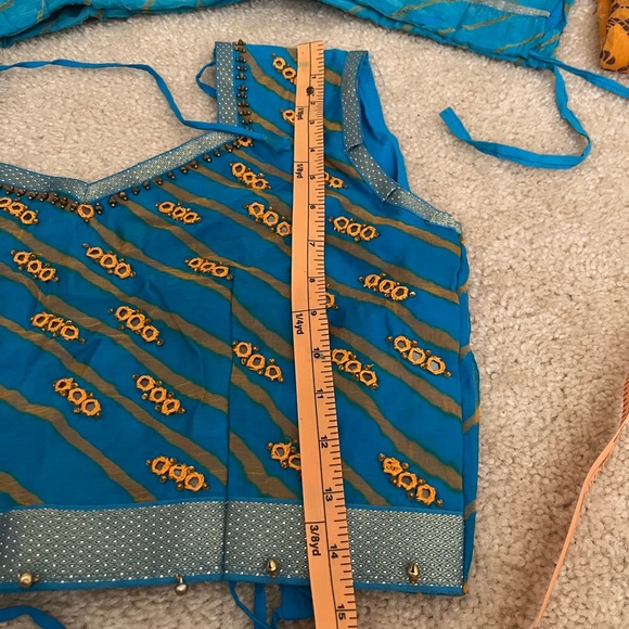 Ethnic Indian wear Navratri Laheriya and Bandhni print Chaniya Choli. - Picture 4 of 13